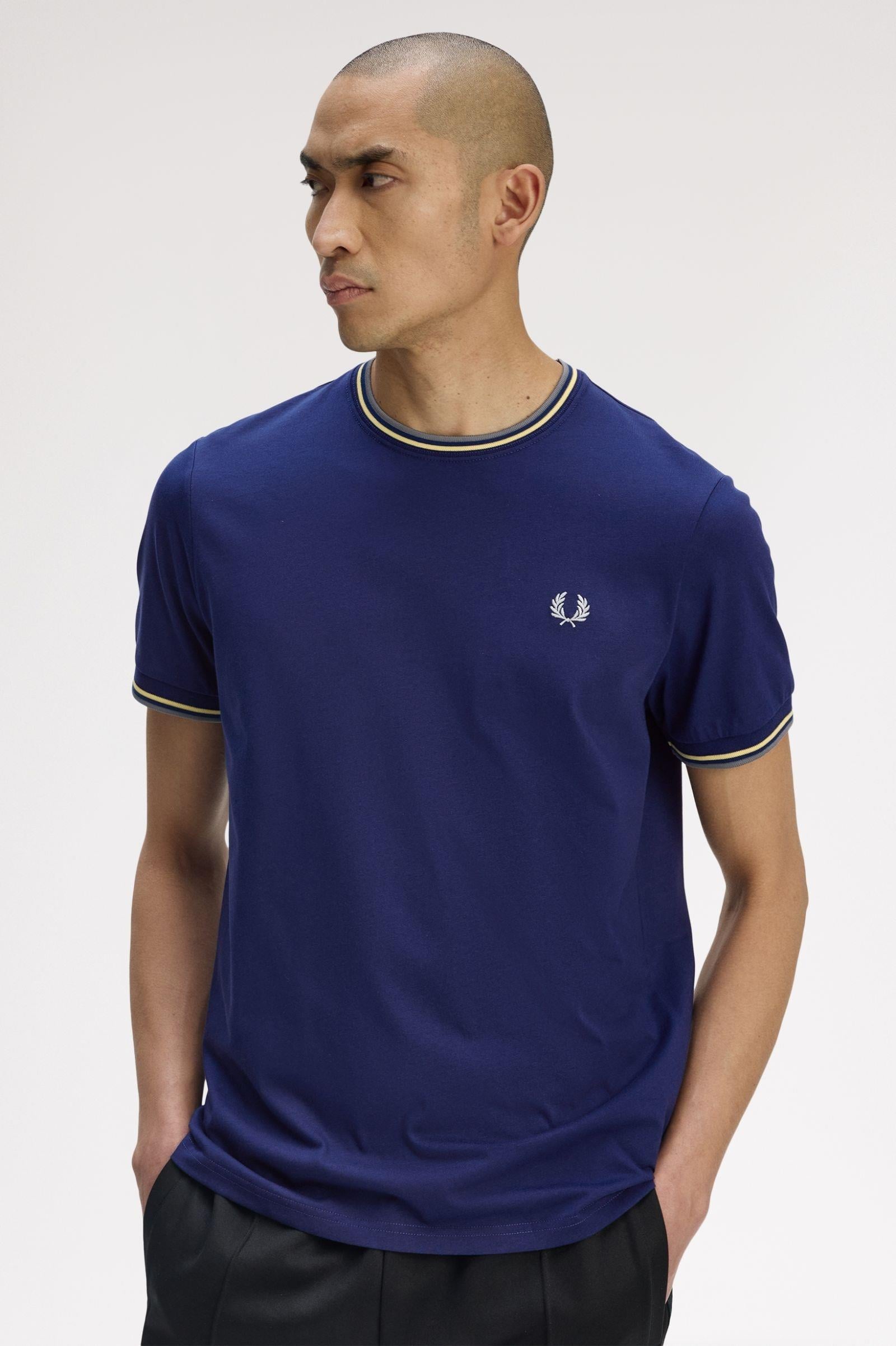 Fred Perry Fred Perry Erkek Normal Kalıp Yuvarlak Yakalı Pamuklu Kısa Kollu Mavi T-Shirt M1588V-48A