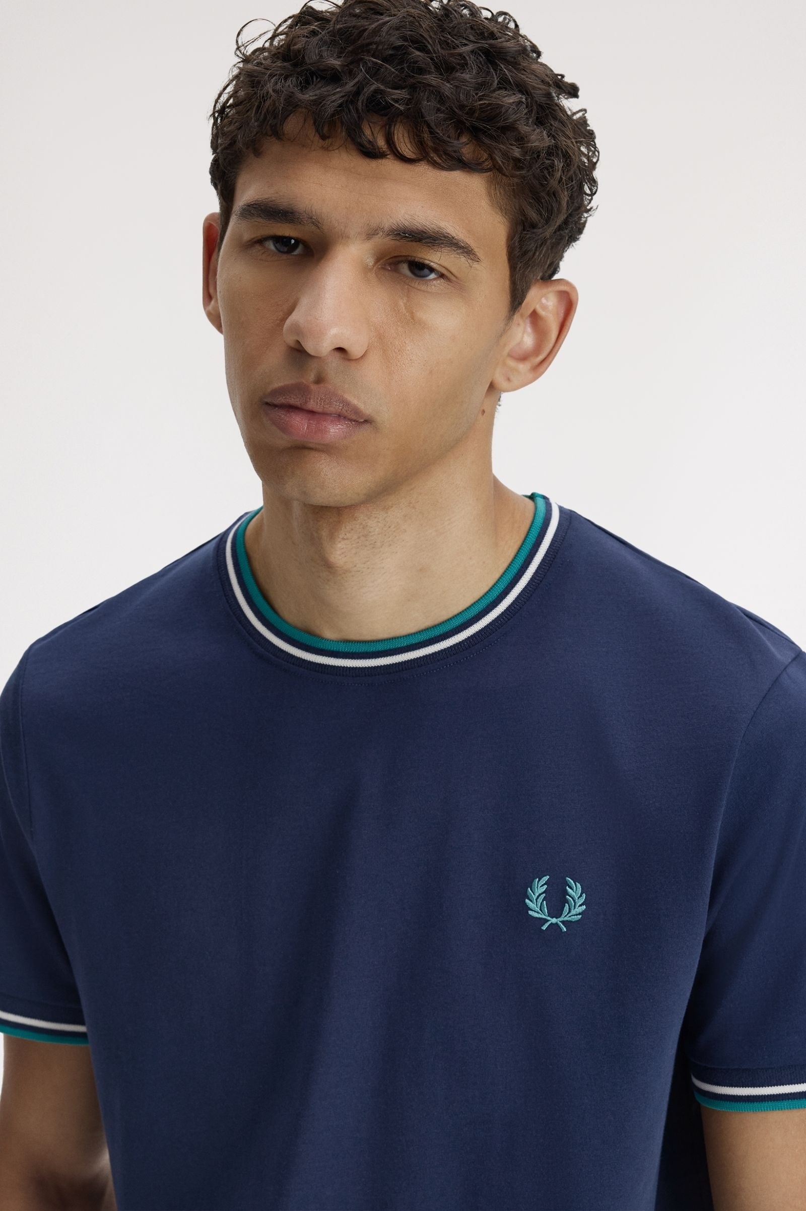 Fred Perry Fred Perry Erkek Normal Kalıp Yuvarlak Yakalı Pamuklu Kısa Kollu Lacivert T-Shirt M1588V-86A
