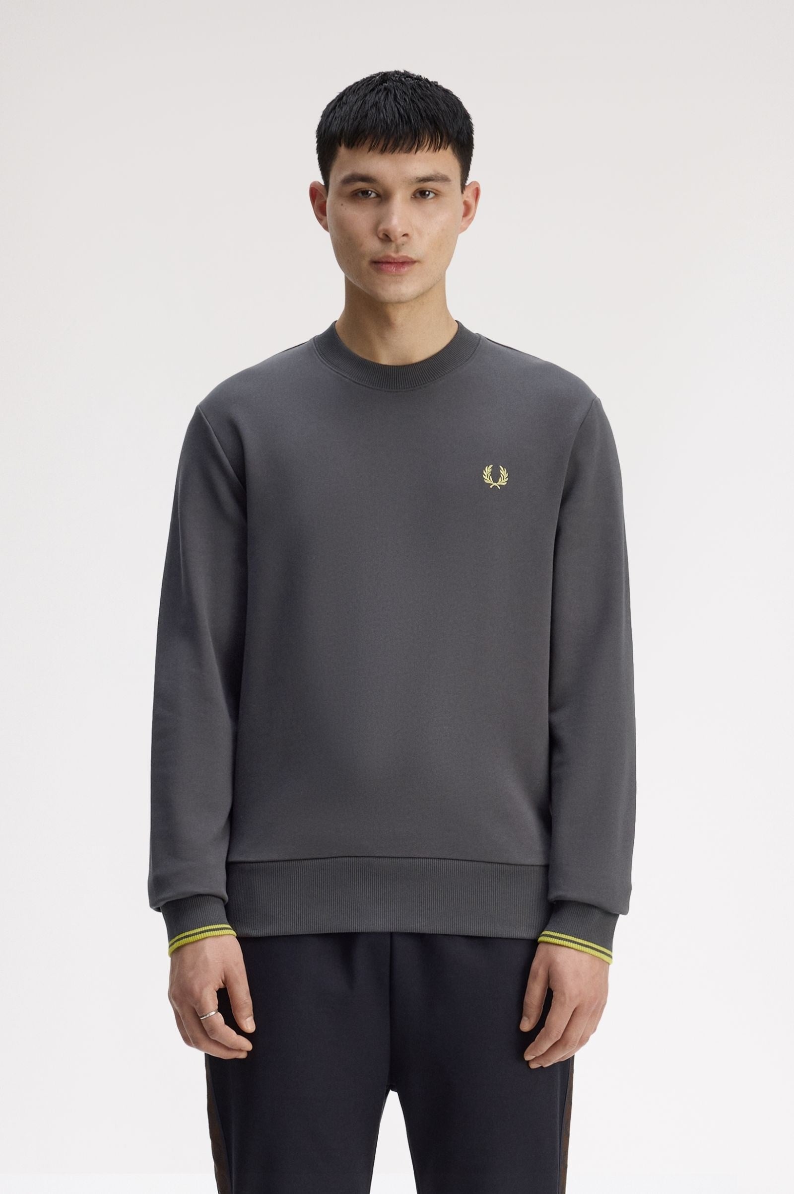 Fred Perry Fred Perry Erkek Normal Kalıp Yuvarlak Yakalı Logo İşlemeli Pamuk Karışımlı Uzun Kollu Gri Kazak M7535-58A