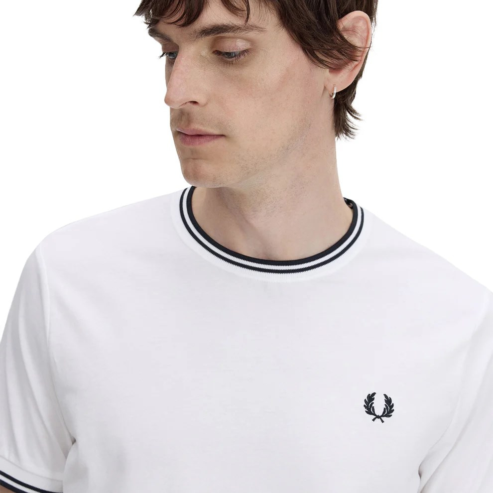 Fred Perry Fred Perry Erkek Normal Kalıp Yuvarlak Yakalı Pamuklu Kısa Kollu Beyaz T-Shirt M1588V-100