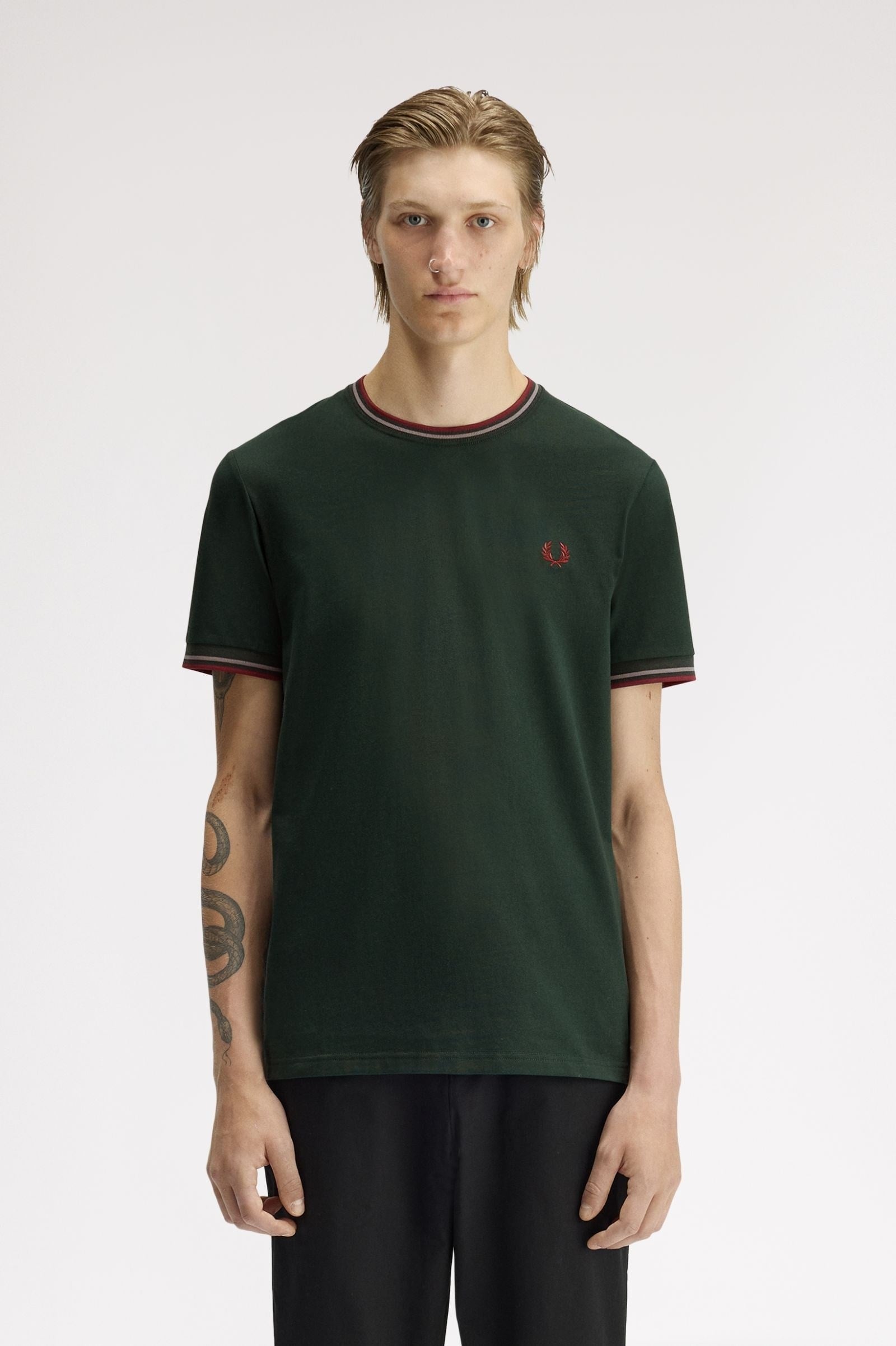 Fred Perry Fred Perry Erkek Normal Kalıp Yuvarlak Yakalı Pamuklu Kısa Kollu Yeşil1 T-Shirt M1588V-85A