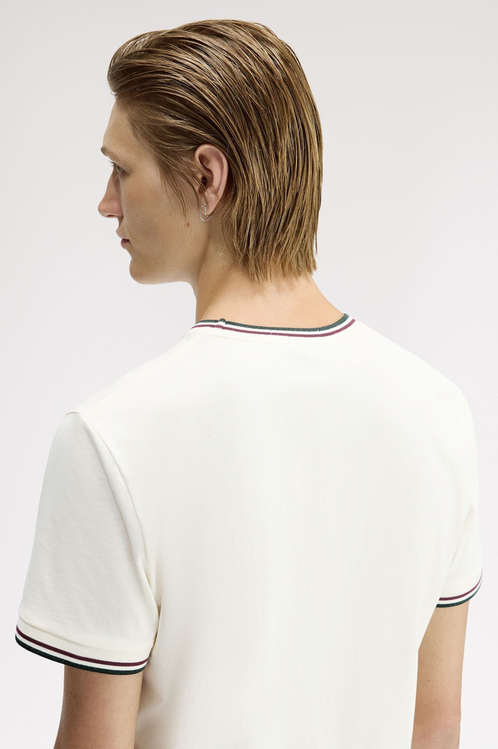 Fred Perry Fred Perry Erkek Normal Kalıp Yuvarlak Yakalı Pamuklu Kısa Kollu Ekru T-Shirt M1588V-84A