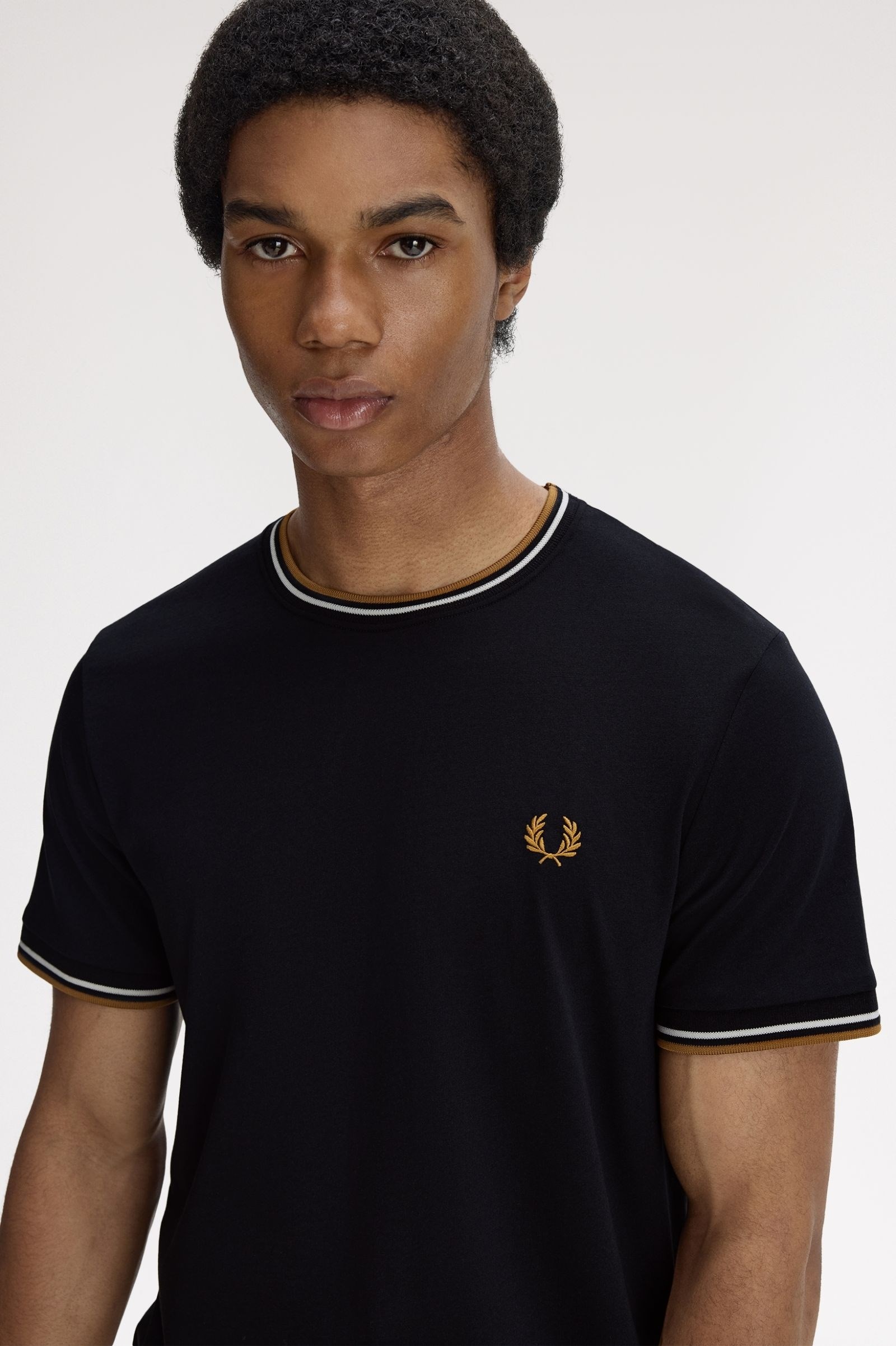 Fred Perry Fred Perry Erkek Normal Kalıp Yuvarlak Yakalı Pamuklu Kısa Kollu Siyah T-Shirt M1588V-P69