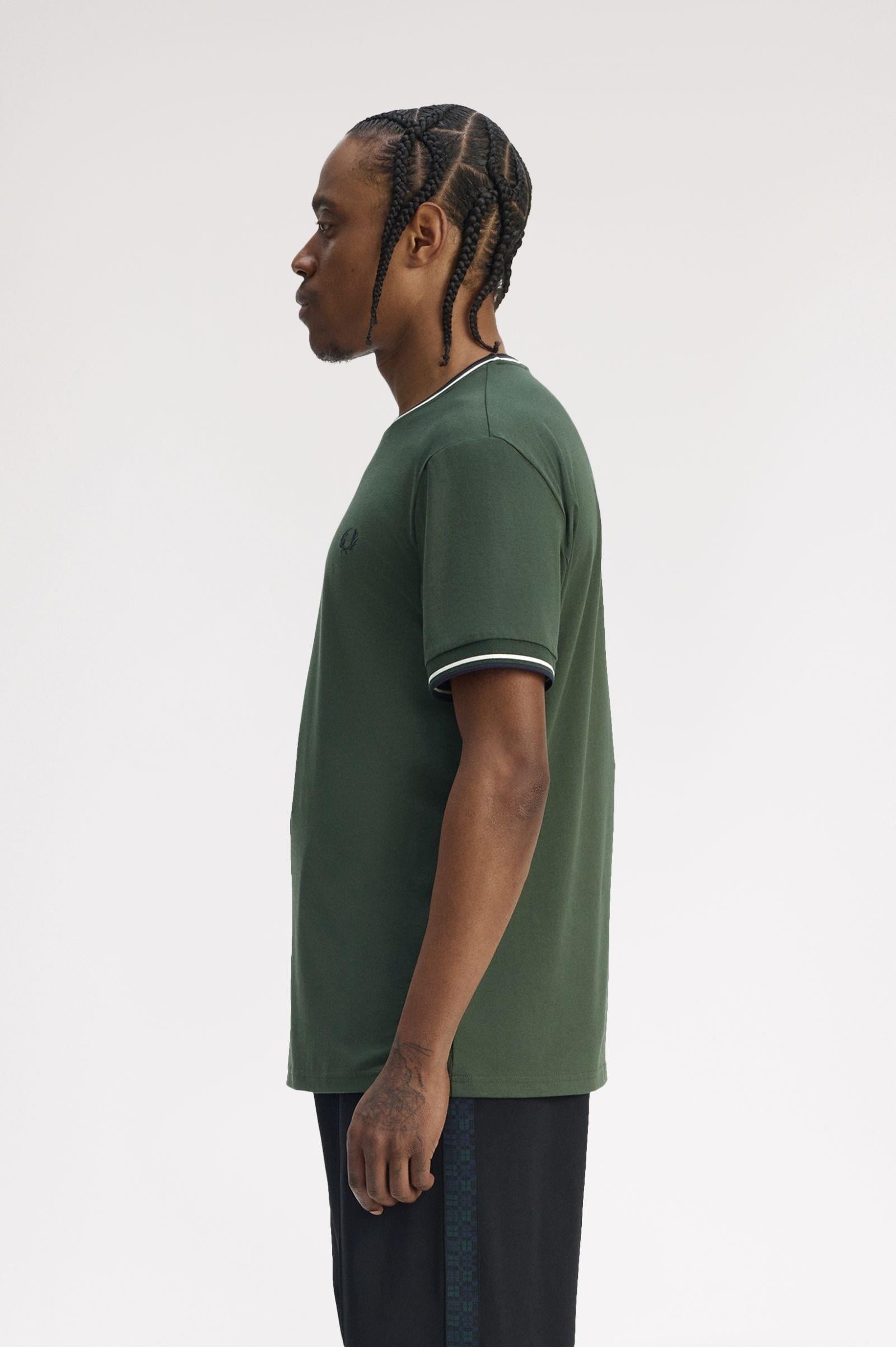 Fred Perry Fred Perry Erkek Normal Kalıp Yuvarlak Yakalı Pamuklu Kısa Kollu Yeşil T-Shirt M1588V-53A