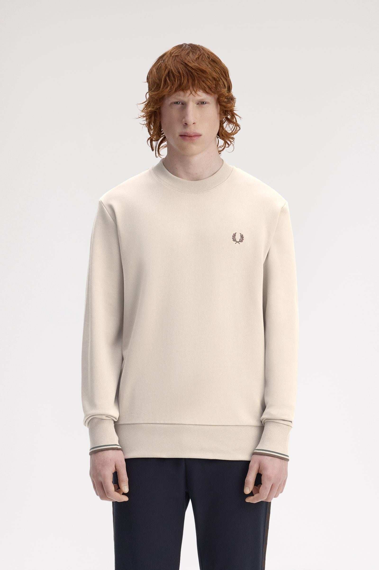 Fred Perry Fred Perry Erkek Normal Kalıp Yuvarlak Yakalı Logo İşlemeli Pamuk Karışımlı Uzun Kollu Beyaz Kazak M7535-50A