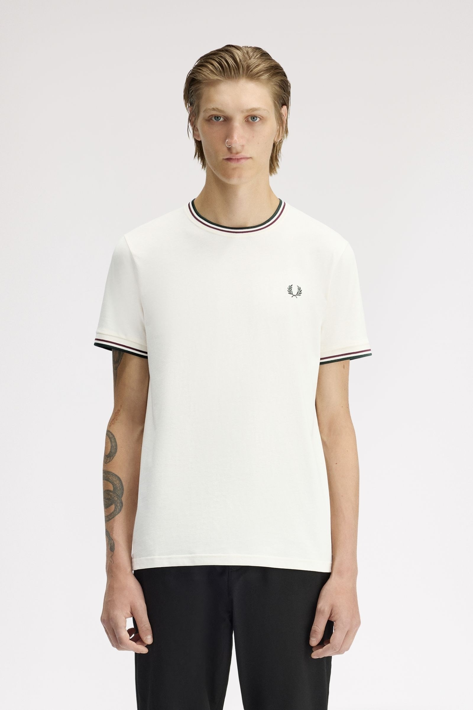 Fred Perry Fred Perry Erkek Normal Kalıp Yuvarlak Yakalı Pamuklu Kısa Kollu Ekru T-Shirt M1588V-84A