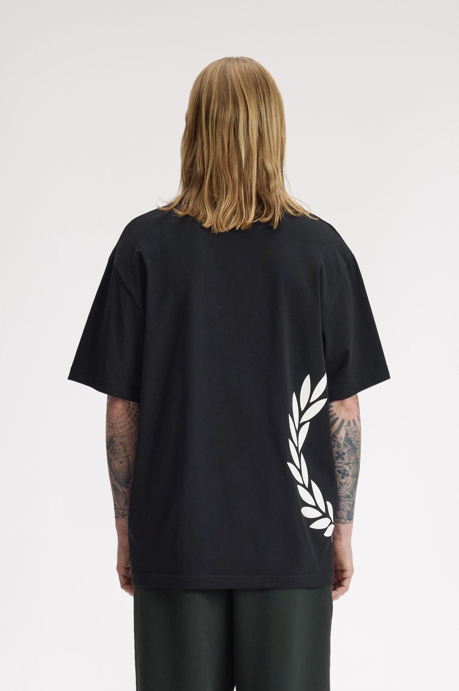 Fred Perry Fred Perry Erkek Rahat Kalıp Dokuma Defne Desenli Kısa Kollu Siyah T-Shirt M2440-102