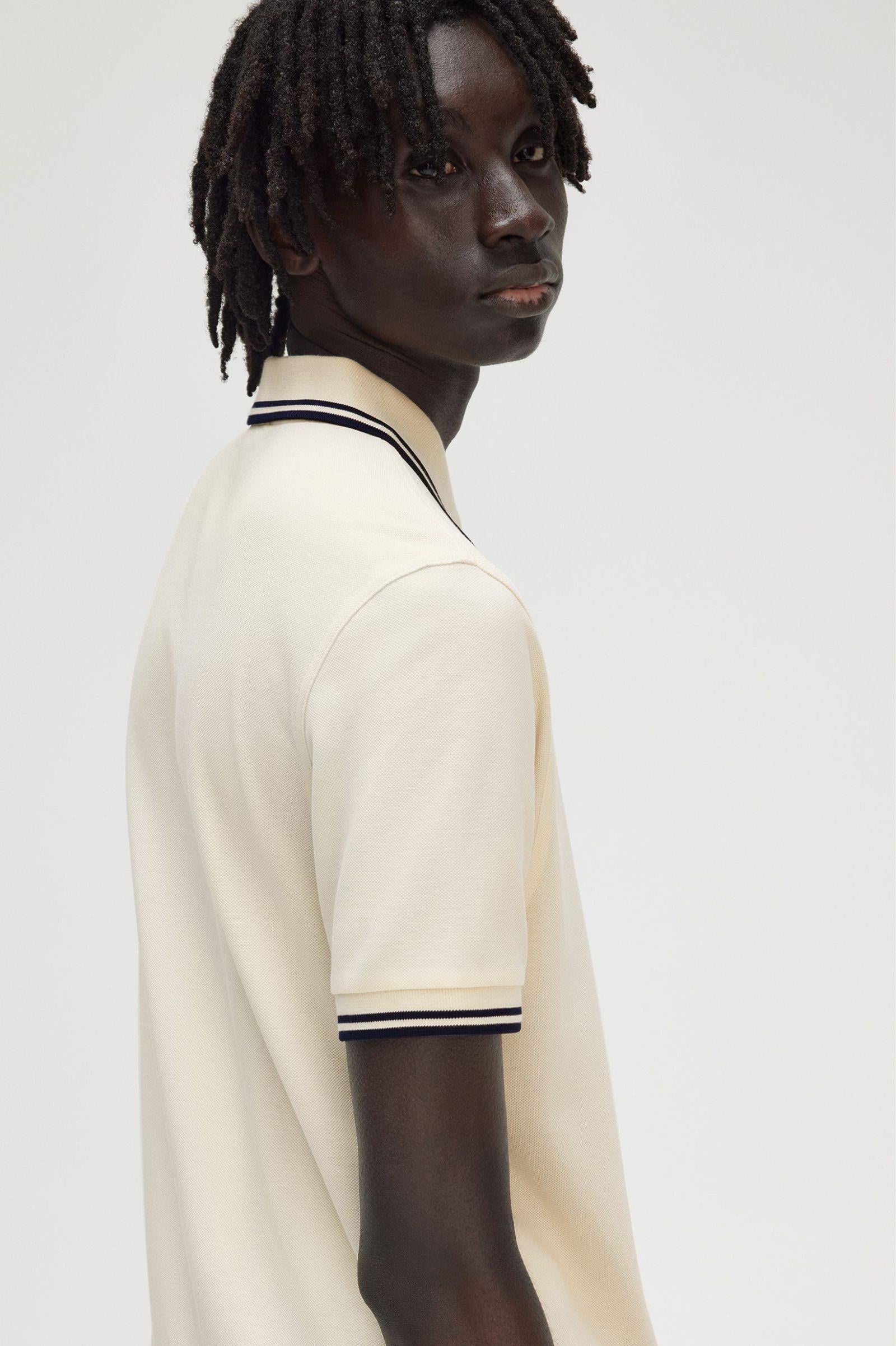 Fred Perry Fred Perry Erkek Regular Fit Yakası ve Kolları Çizgi Detaylı %100 Pamuklu Kısa Kollu Ekru-Lacivert T-Shirt M3600-Y24