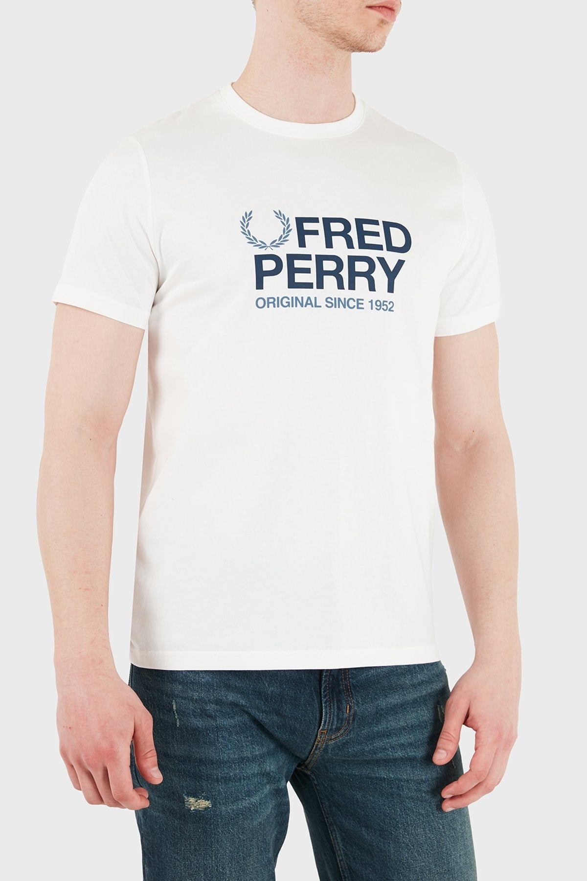 Fred Perry Fred Perry Erkek Regular Fit Logo Desenli Yuvarlak Yakalı Kısa Kollu Beyaz T-Shirt M2406-129