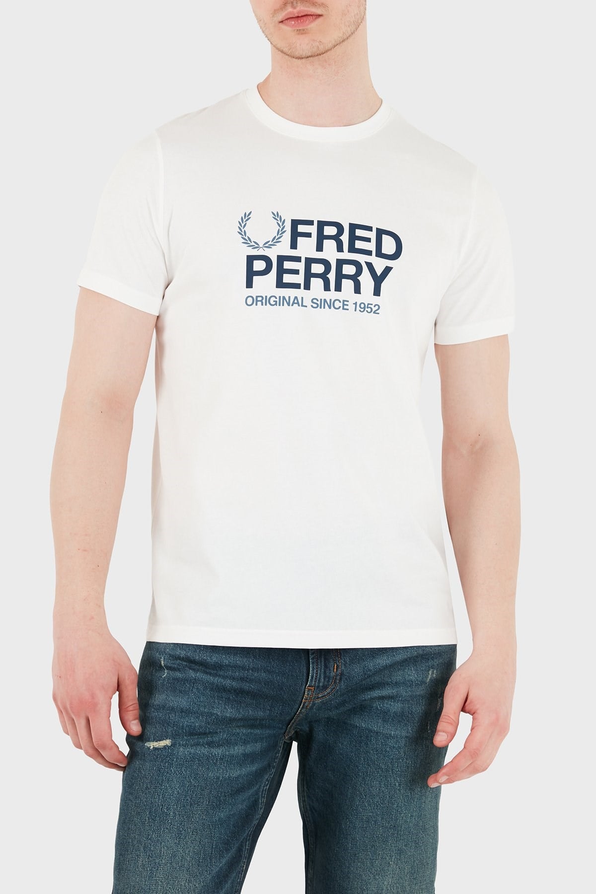 Fred Perry Fred Perry Erkek Regular Fit Logo Desenli Yuvarlak Yakalı Kısa Kollu Beyaz T-Shirt M2406-129