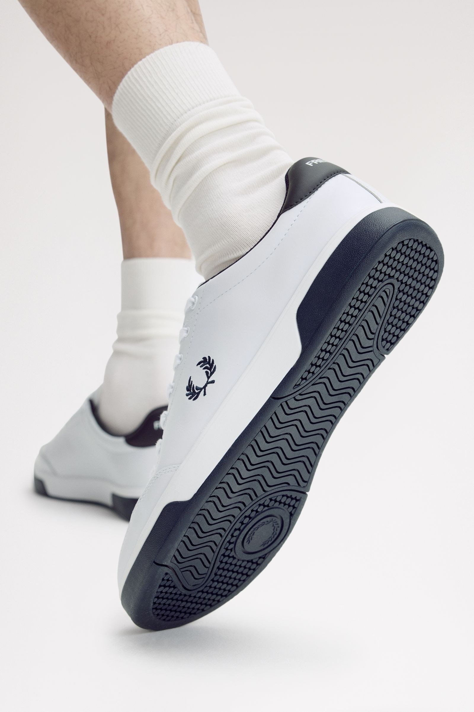 Fred Perry Fred Perry Erkek Yumuşak Dokulu Deri Logo İşlemeli Düşük Bilekli Beyaz Sneaker B2314-100