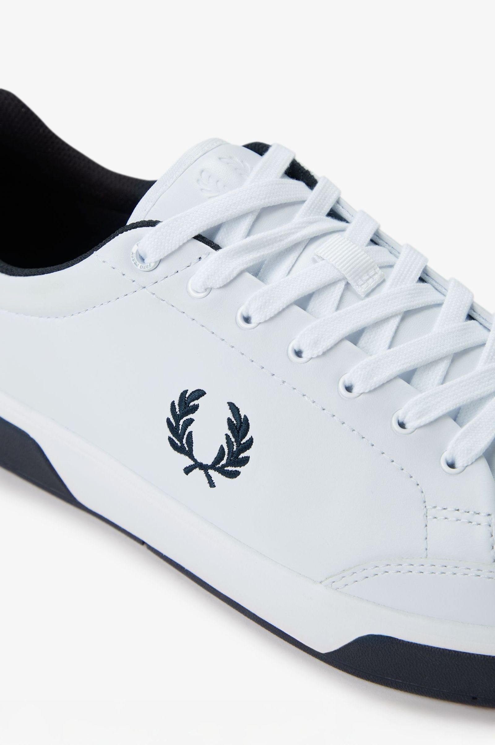 Fred Perry Fred Perry Erkek Yumuşak Dokulu Deri Logo İşlemeli Düşük Bilekli Beyaz Sneaker B2314-100