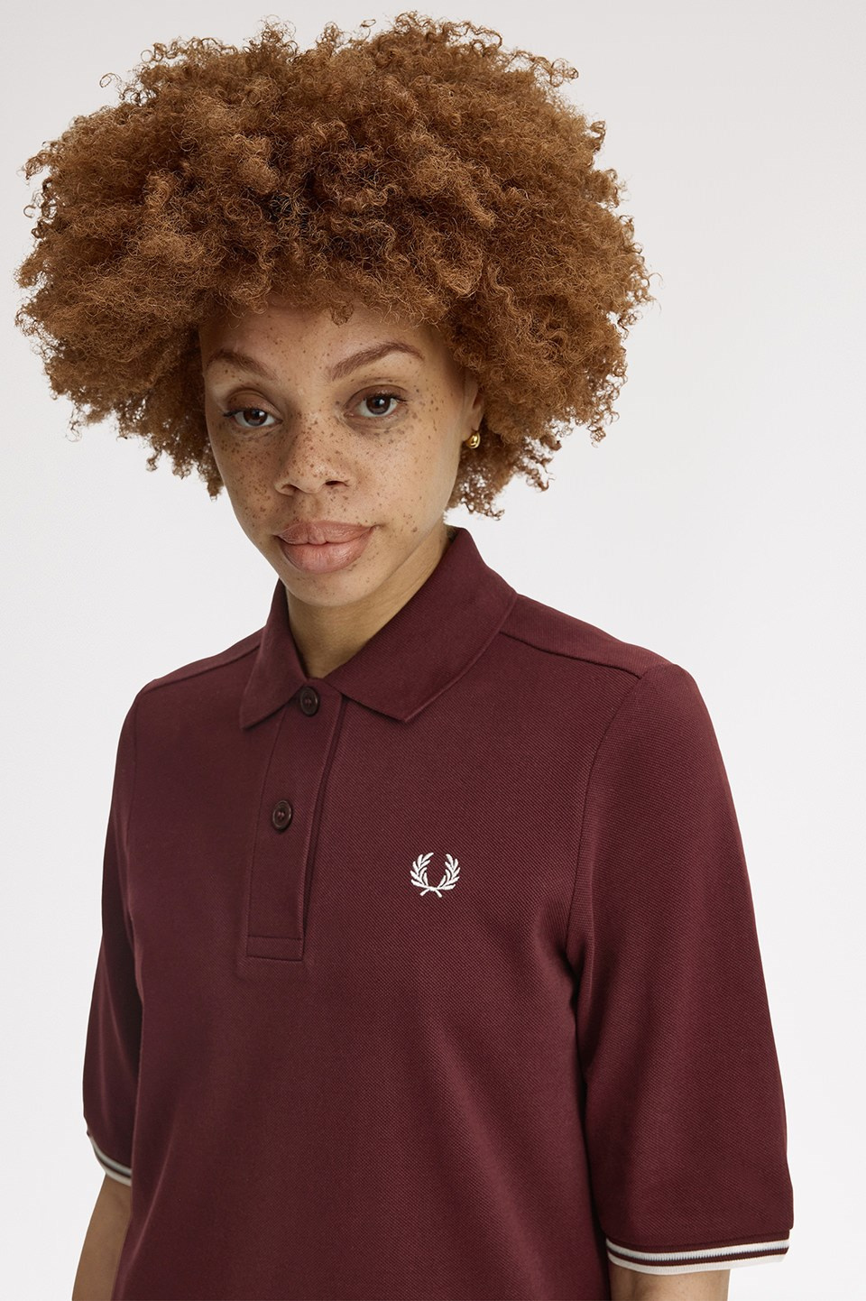 Fred Perry Fred Perry Kadın Logo İşlemeli Kısa Kollu Midi Boy Bordo Elbise D2179-597