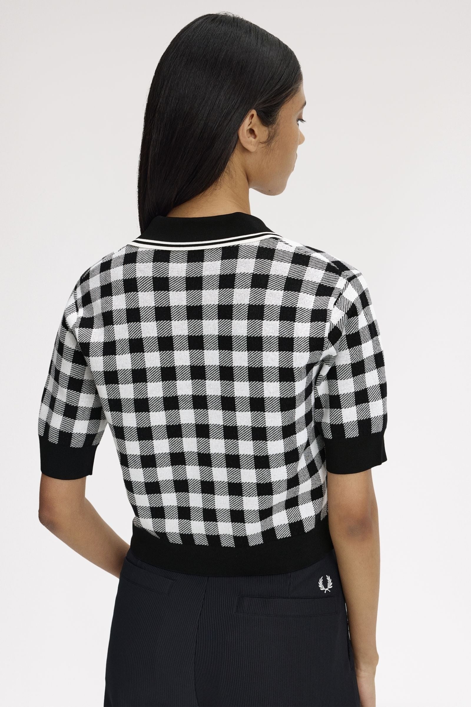 Fred Perry Fred Perry Kadın Normal Kalıp Kare Desenli Yakası Logo İşlemeli Kısa Kollu Siyah Gömlek SK2134-102