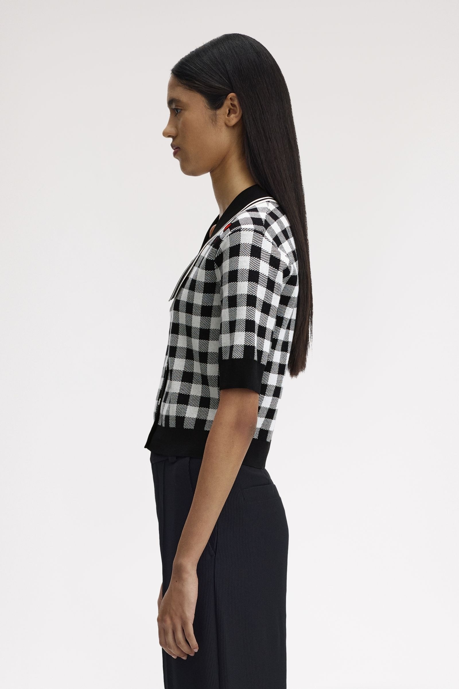 Fred Perry Fred Perry Kadın Normal Kalıp Kare Desenli Yakası Logo İşlemeli Kısa Kollu Siyah Gömlek SK2134-102