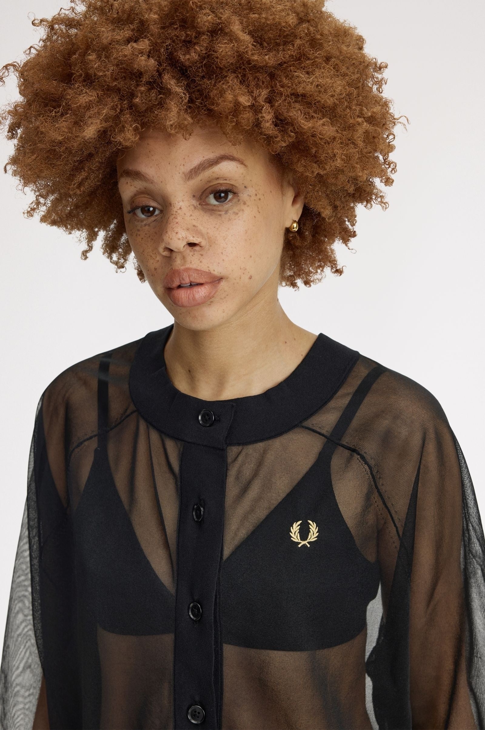 Fred Perry Fred Perry Kadın Rahat Kesim İşlemeli Logo Detaylı Şeffaf Siyah Sweatshirt K2124-102