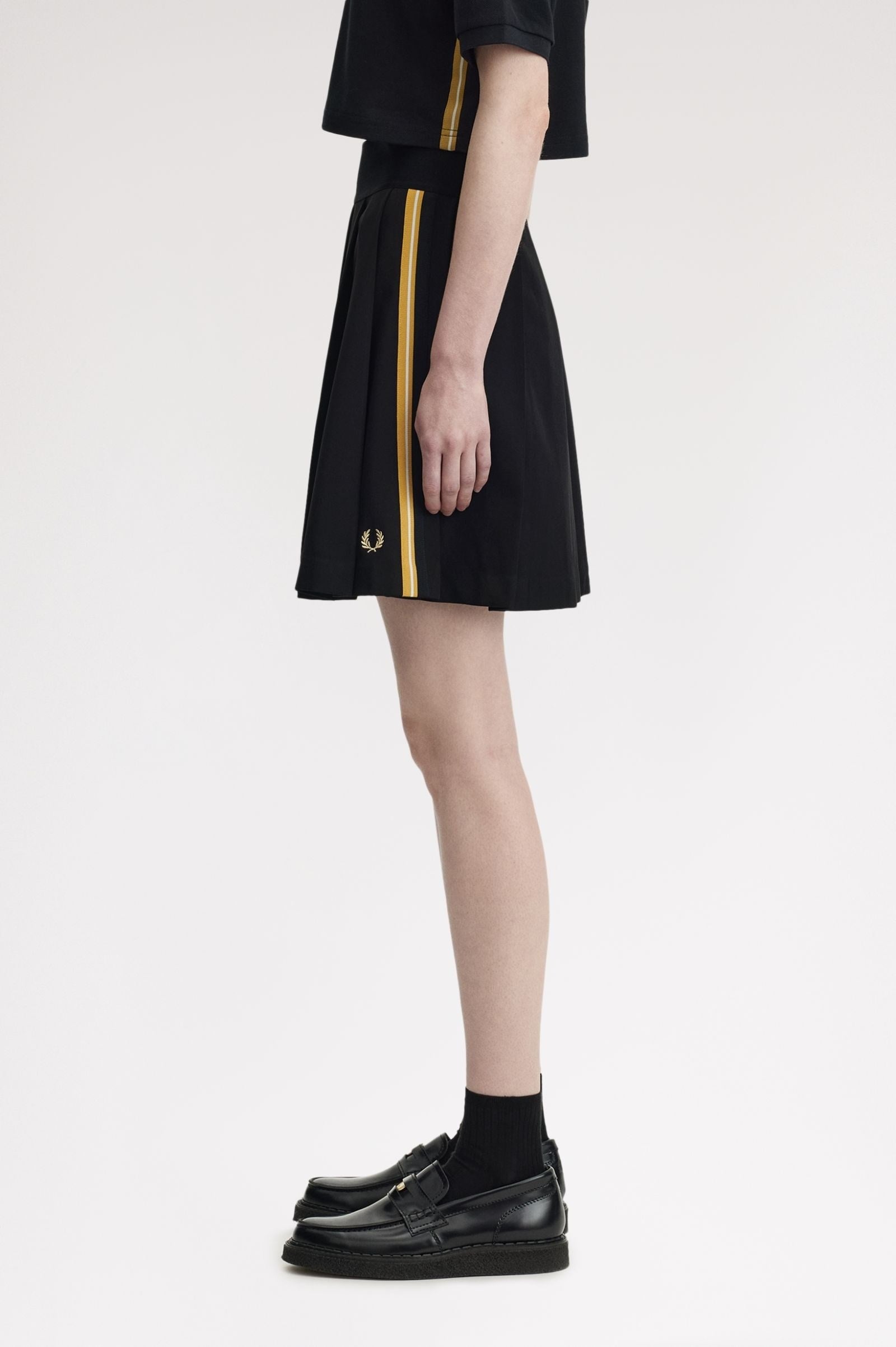 Fred Perry Fred Perry Kadın Şerit Detaylı Pileli Esnek Kumaşlı Beli Lastikli Siyah Etek E2106-90A