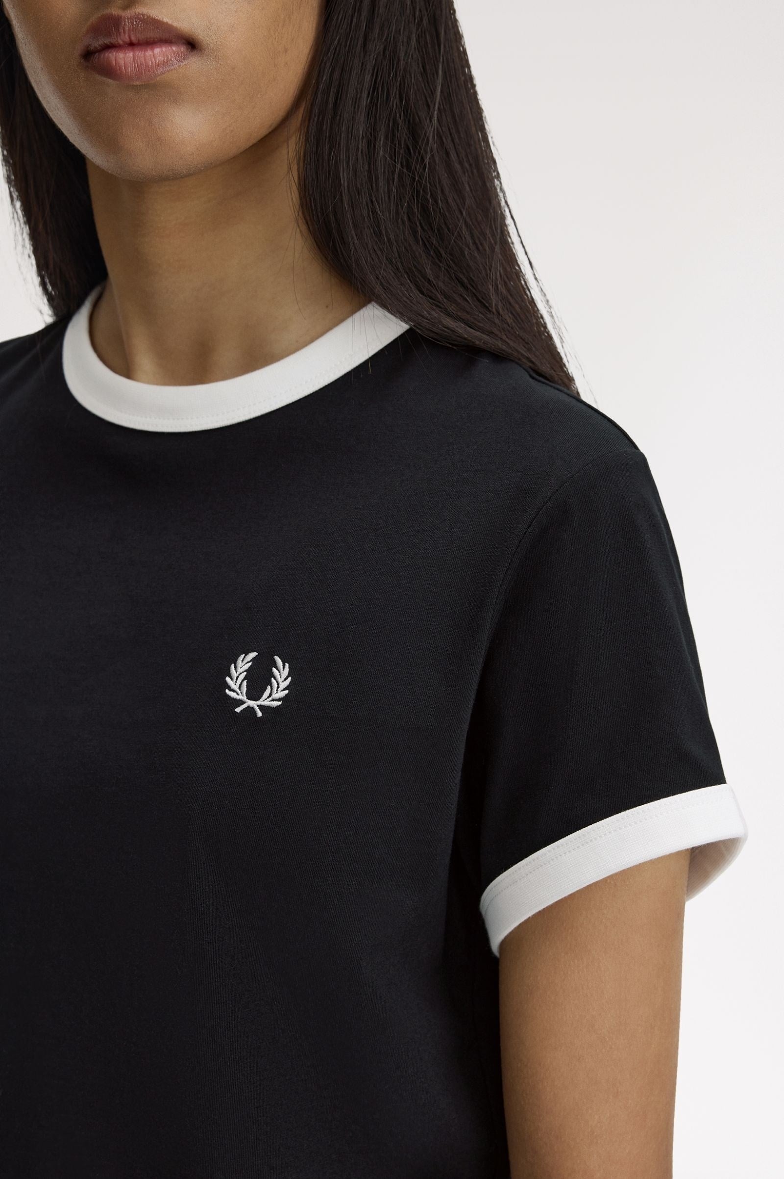 Fred Perry Fred Perry Kadın Yuvarlak Yaka Kısa Boy Kısa Kollu Pamuklu Siyah T-Shirt G9163-102