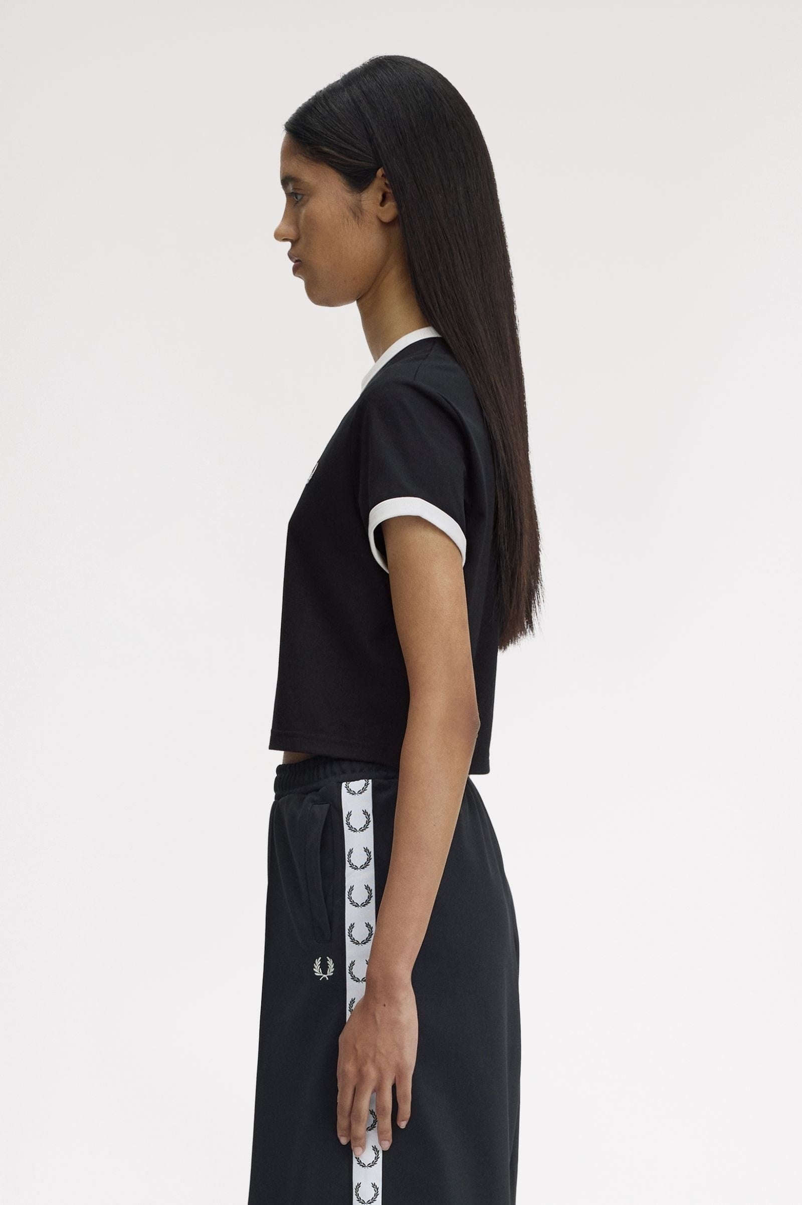 Fred Perry Fred Perry Kadın Yuvarlak Yaka Kısa Boy Kısa Kollu Pamuklu Siyah T-Shirt G9163-102