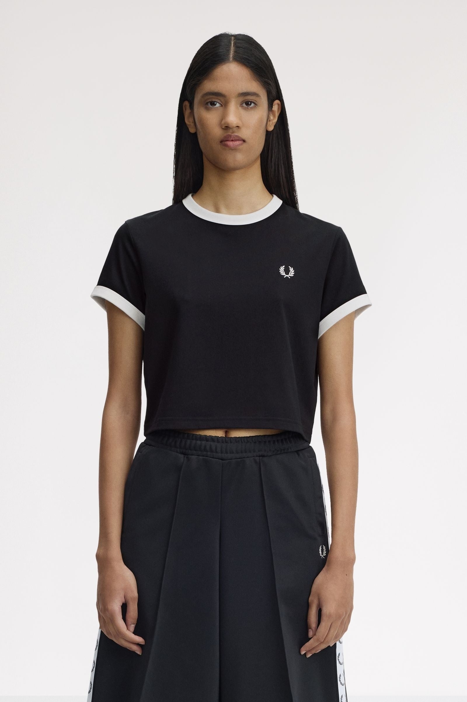 Fred Perry Fred Perry Kadın Yuvarlak Yaka Kısa Boy Kısa Kollu Pamuklu Siyah T-Shirt G9163-102