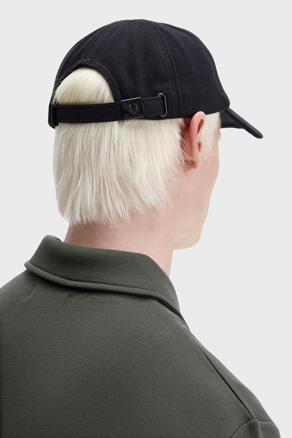 Fred Perry Fred Perry Unısex %100 Pamuk Ayarlanabilir Metal Tokalı Fred Perry Logo Detay Siyah Şapka HW2295-843