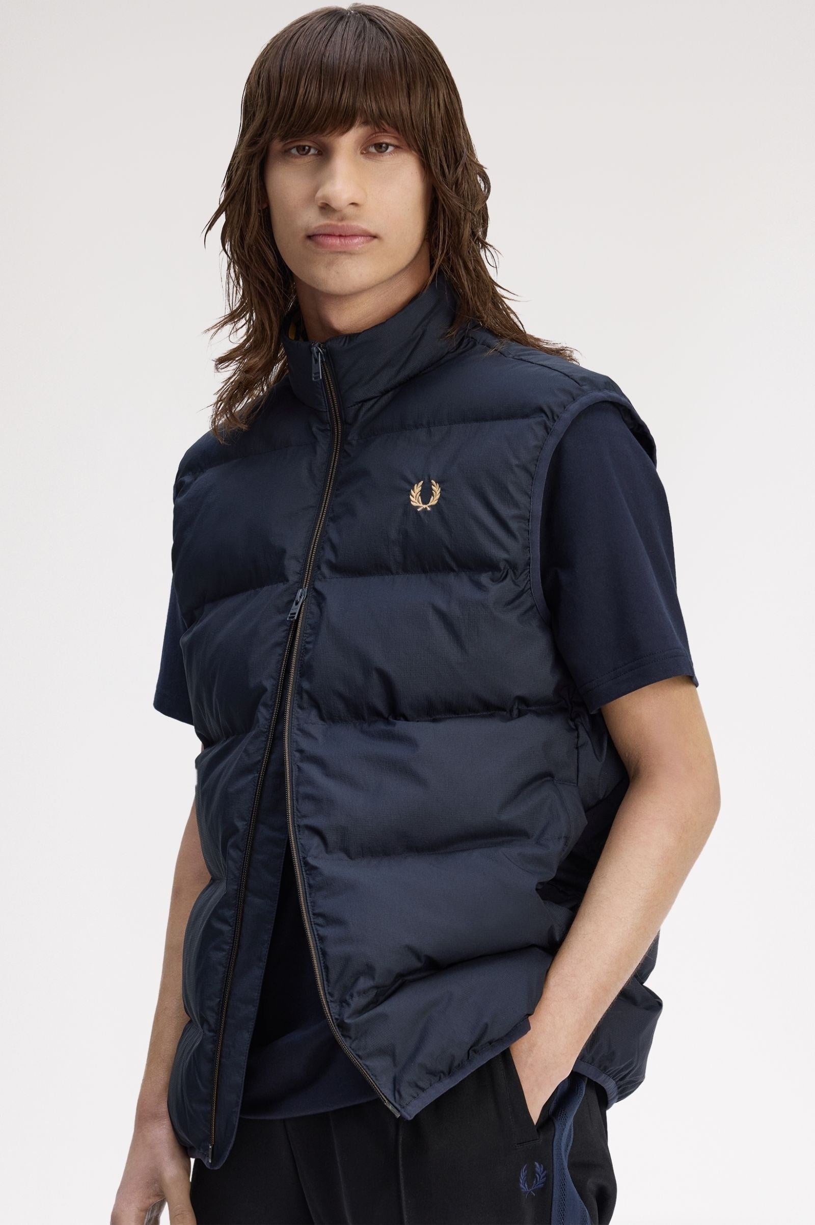 Fred Perry Fred Perry Unısex Dik Yaka Su Tutmayan ve Nefes Alabilir Kumaş Kolsuz Lacivert Yelek J8522-608