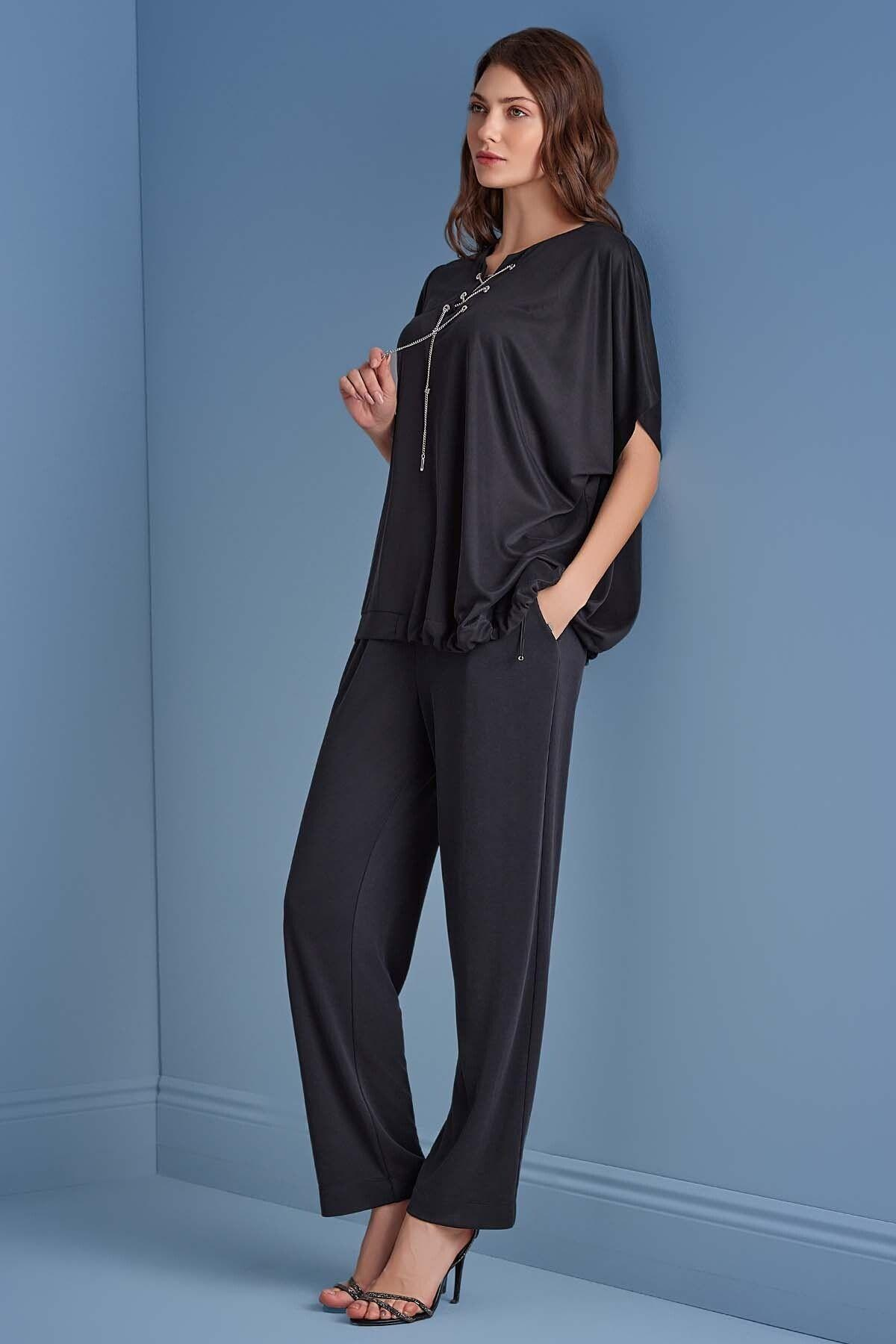 Guitar Guıtar Kadın Rahat Kalıp İp Bağlamalı V Yaka Beli Büzgülü Kısa Kollu Siyah Bluz 25081-BLOUSE-010