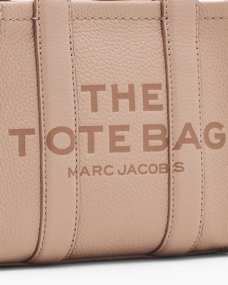 Marc Jacobs Marc Jacobs Kadın Fermuar Kapamalı Logo Detaylı Deri Mini Pudra Omuz Çantası H053L01RE22-624