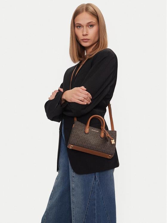 Michael Kors Michael Kors Kadın Deri MK Yazı Tokalı Fermuar Kapama Kahverengi Omuz Çantası 32F4GETC0B-BRNACORN