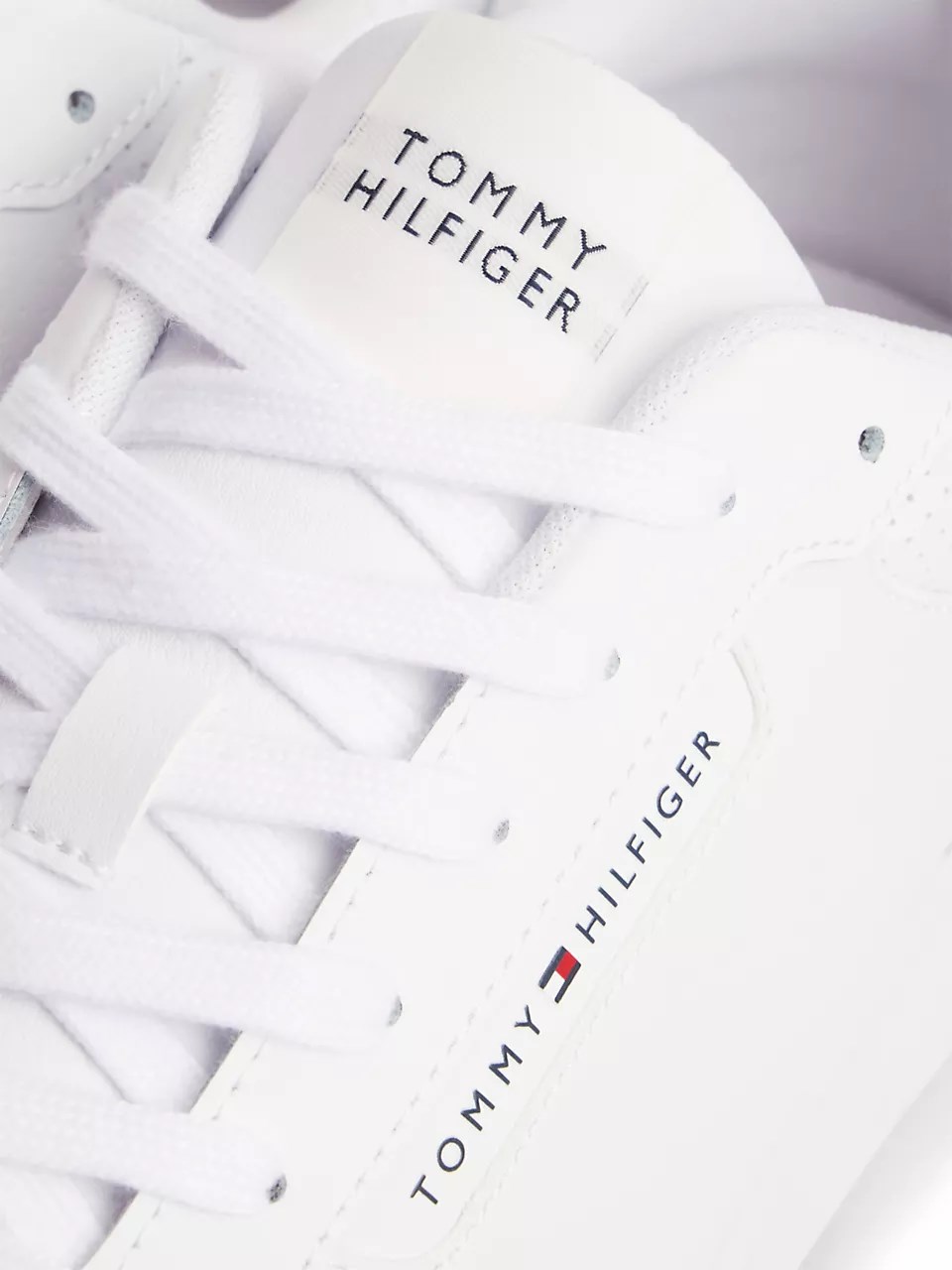 Tommy Hilfiger Tommy Hilfiger Erkek Deri Bağlamalı Rahat Taban Düz Model Beyaz Sneaker FM0FM05927-YBS
