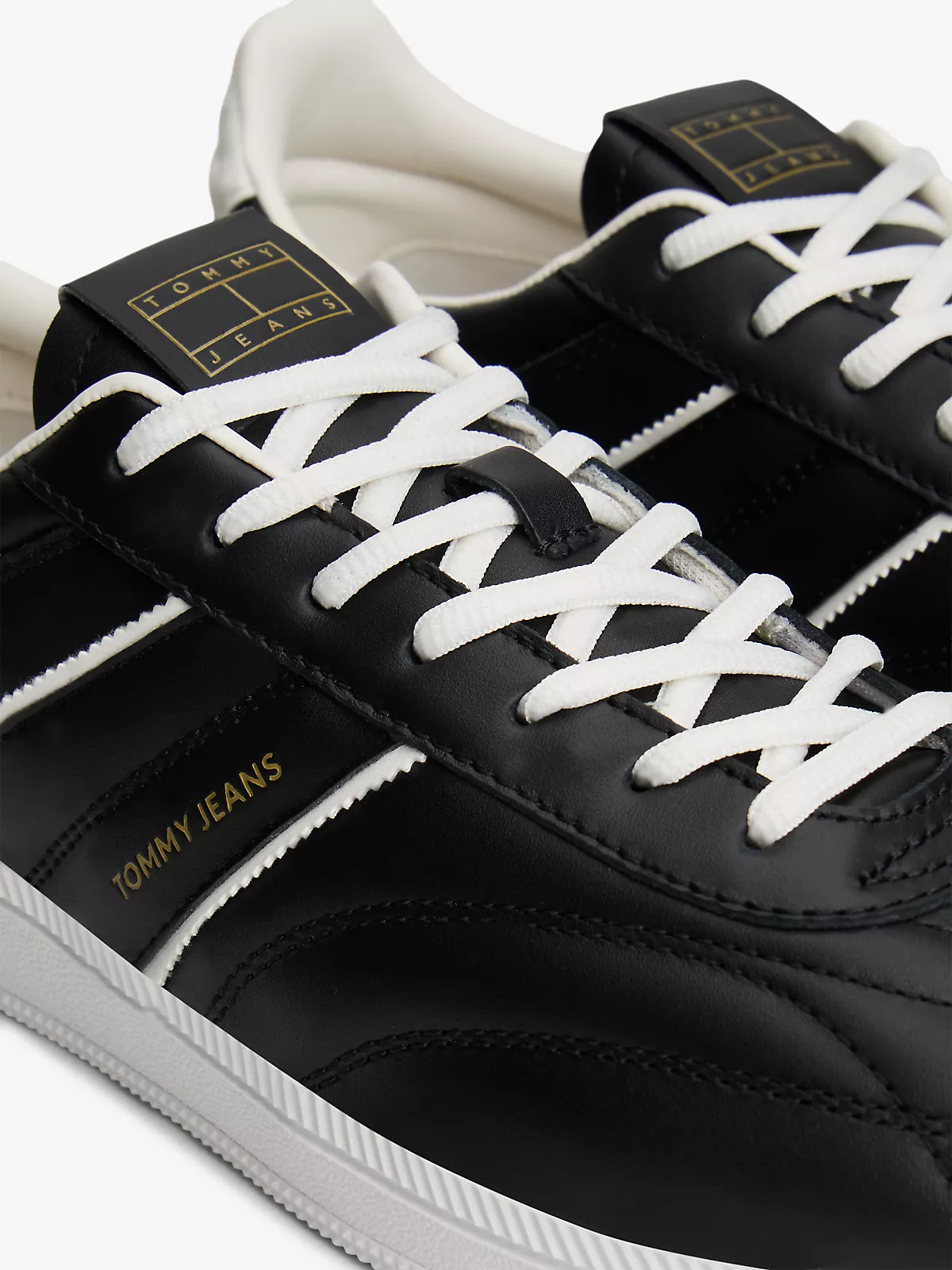 Tommy Hilfiger Tommy Hilfiger Erkek Dikiş Detaylı Düşük Bilekli Rahat Taban Deri Siyah Sneaker EM0EM01708-BDS