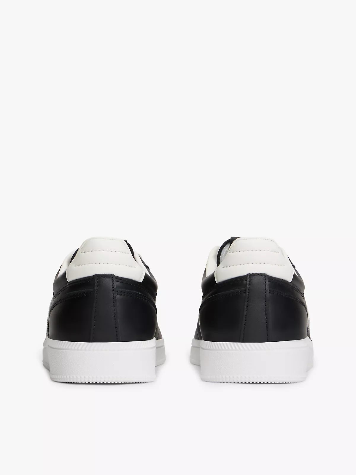 Tommy Hilfiger Tommy Hilfiger Erkek Dikiş Detaylı Düşük Bilekli Rahat Taban Deri Siyah Sneaker EM0EM01708-BDS