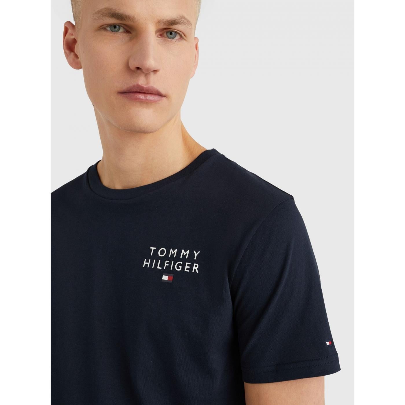 Tommy Hilfiger Tommy Hilfiger Erkek Dokuma Kumaş Kısa Kol Düz Model Lacivert T-Shirt UM0UM02916-DW5