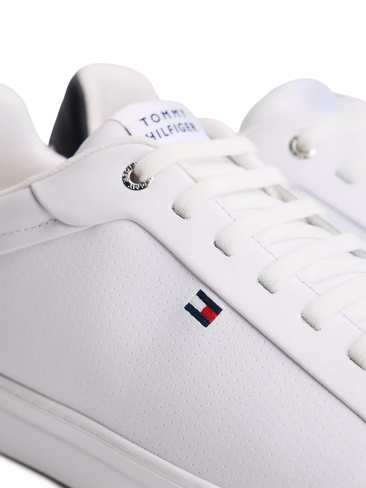 Tommy Hilfiger Tommy Hilfiger Erkek Düşük Bilekli Nefes Alabilen Tasarımlı Deri Beyaz Sneaker FM0FM05946-YBS