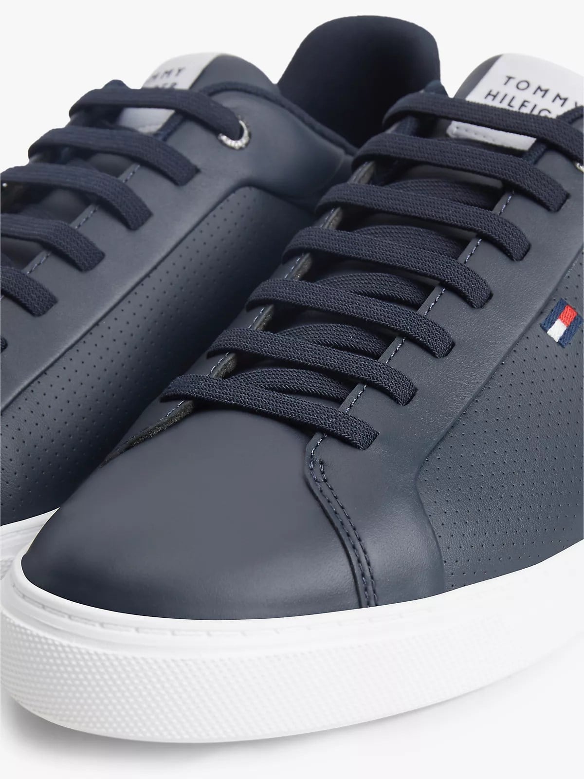 Tommy Hilfiger Tommy Hilfiger Erkek Düşük Bilekli Nefes Alabilen Tasarımlı Deri Lacivert Sneaker FM0FM05946-DW5