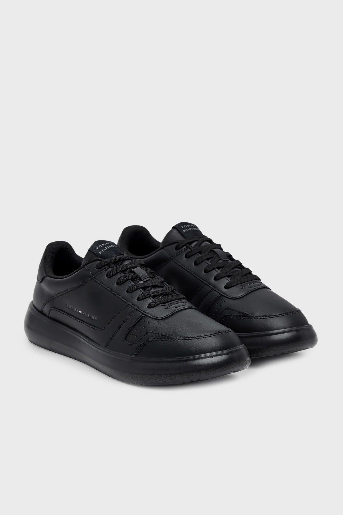 Tommy Hilfiger Tommy Hilfiger Erkek Düşük Bilekli Kalın Taban Logo Dokulu %100 Deri Siyah Sneaker FM0FM05529-BDS