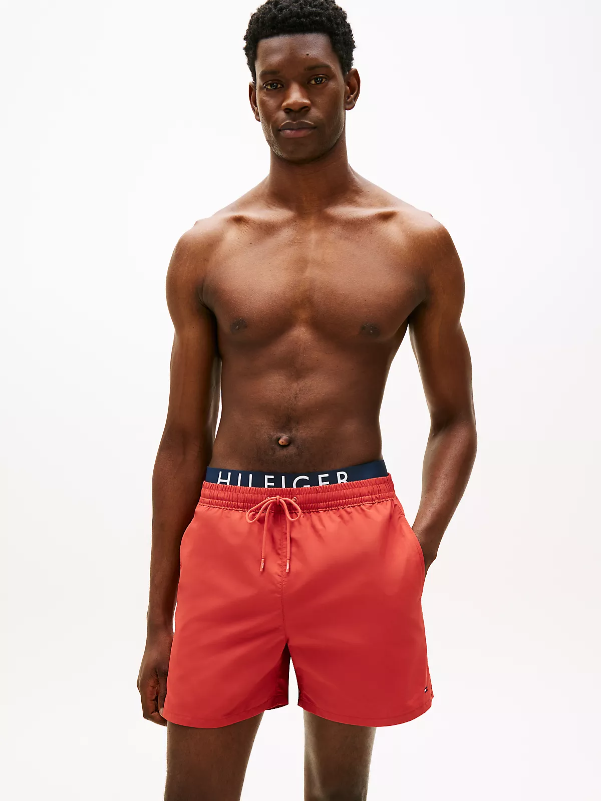 Tommy Hilfiger Tommy Hilfiger Erkek İç Lastik Tommy Hilfiger Yazı Desen Paraşüt Kumaş Cep Detay Kırmızı Deniz Şortu UM0UM03749-XM0