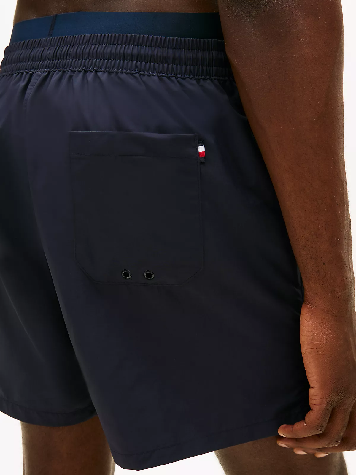 Tommy Hilfiger Tommy Hilfiger Erkek İç Lastik Tommy Hilfiger Yazı Desen Paraşüt Kumaş Cep Detay Lacivert Deniz Şortu UM0UM03749-DW5