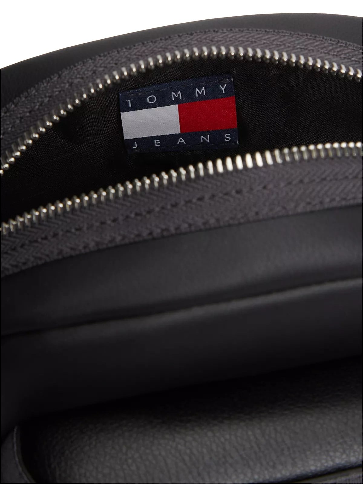Tommy Hilfiger Tommy Hilfiger Erkek Logo Etiketli Fermuarlı Bölmeli Deri Siyah Omuz Çantası AM0AM14334-BDS