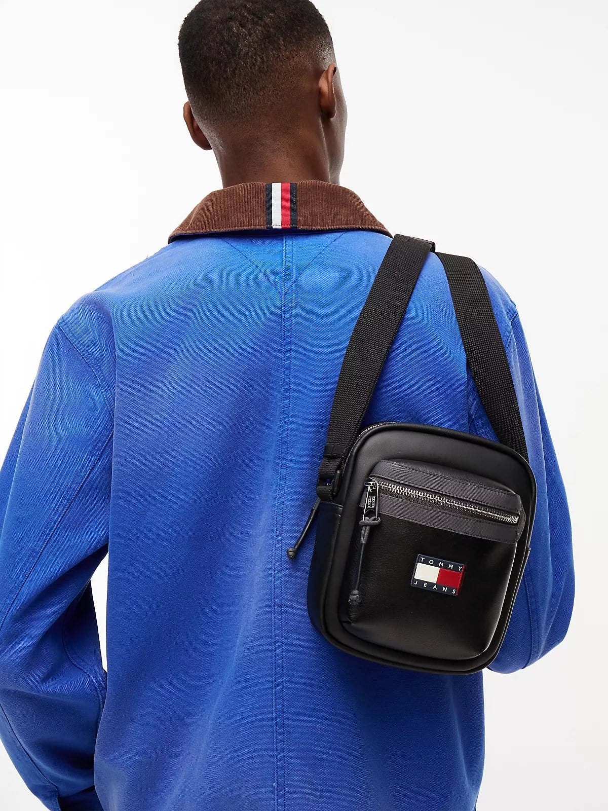 Tommy Hilfiger Tommy Hilfiger Erkek Logo Etiketli Fermuarlı Bölmeli Deri Siyah Omuz Çantası AM0AM14334-BDS