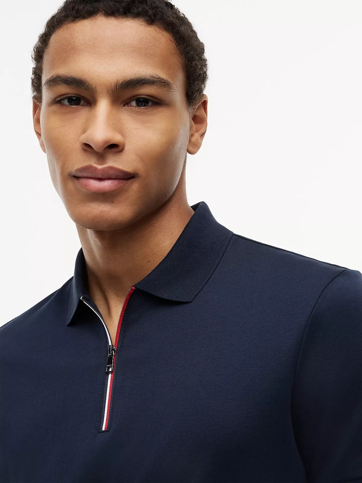 Tommy Hilfiger Tommy Hilfiger Erkek Normal Kalıp Kolu Bayrak Logolu Pamuklu Yarım Fermuarlı Kısa Kollu Lacivert Polo Yaka T-Shirt MW0MW43269-DW5