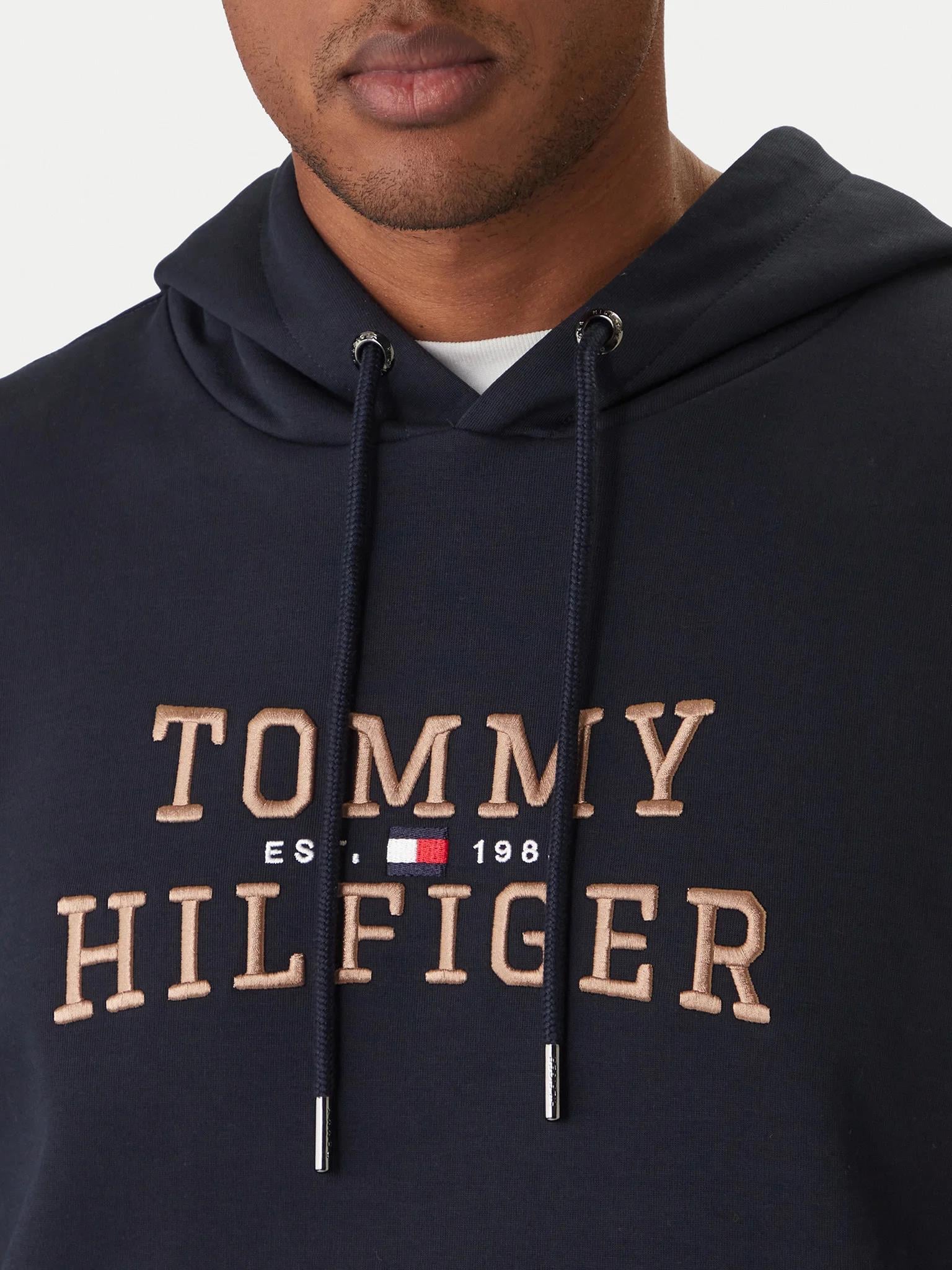 Tommy Hilfiger Tommy Hilfiger Erkek Normal Kalıp Kapüşonlu Logo Kabartmalı Uzun Kollu Lacivert Sweatshirt MW0MW42528-DW5