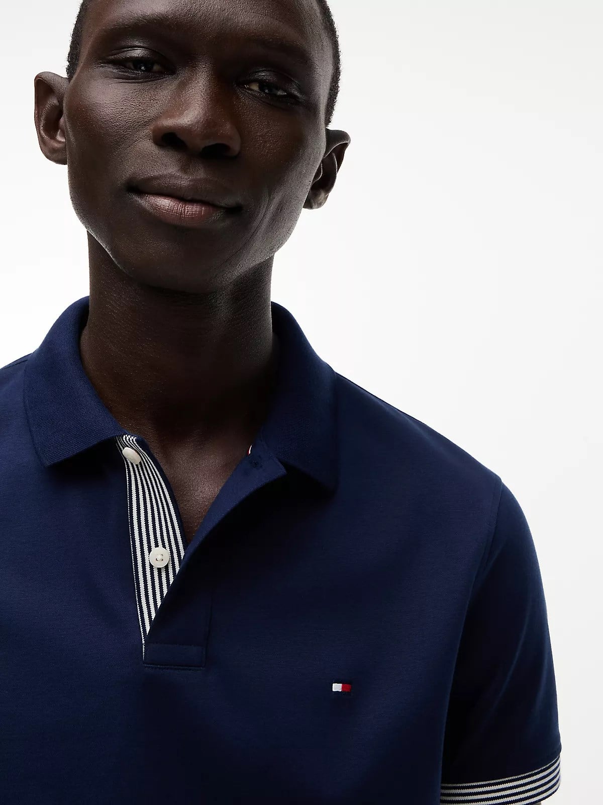 Tommy Hilfiger Tommy Hilfiger Erkek Normal Kalıp Kolunda ve Yakasında Çizgi Desenli Kısa Kollu Lacivert Polo Yaka T-Shirt MW0MW43296-DCC