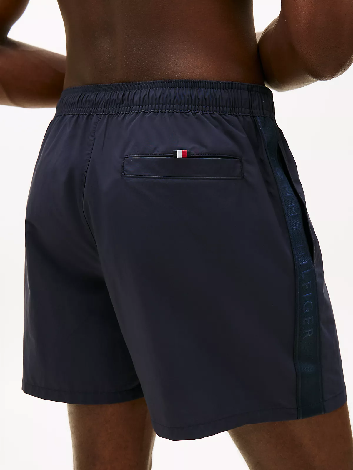 Tommy Hilfiger Tommy Hilfiger Erkek Paraşüt Kumaş Cep Detay Düz Model Lastikli Bağlamalı Lacivert Deniz Şortu UM0UM03730-DW5