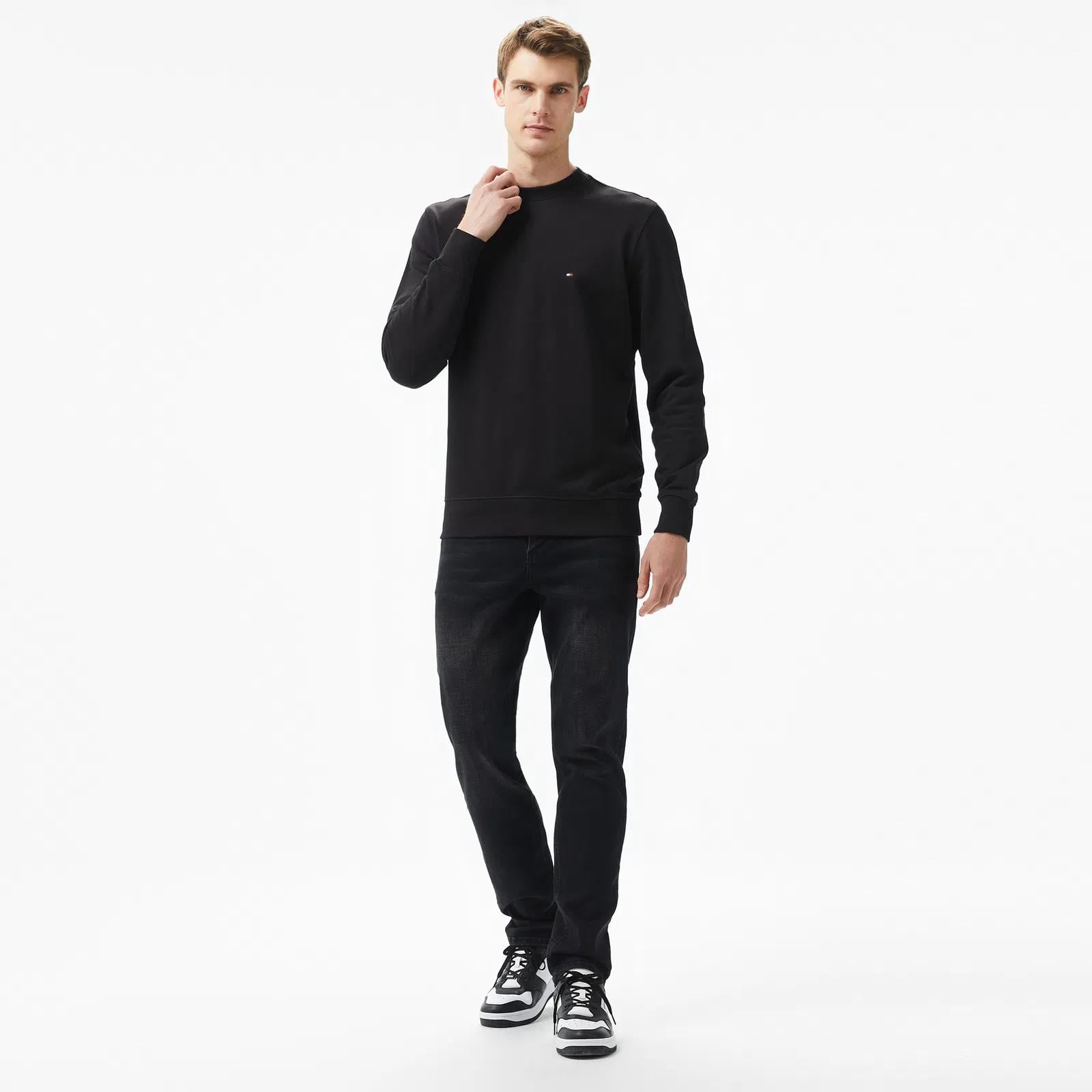Tommy Hilfiger Tommy Hilfiger Erkek Pamuklu Normal Kalıp Yuvarlak Yakalı Uzun Kollu Siyah Sweatshirt MW0MW37237-BDS