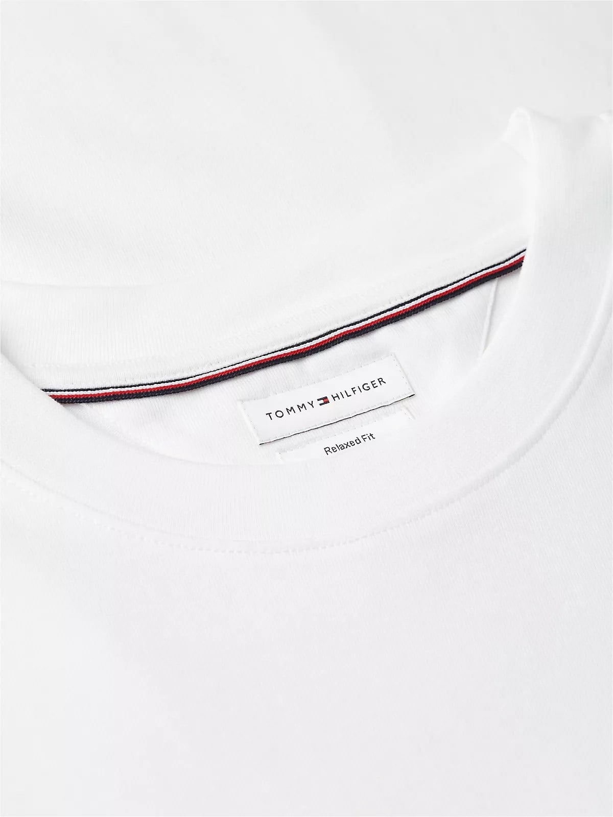 Tommy Hilfiger Tommy Hilfiger Erkek Rahat Kalıp Pamuklu Yuvarlak Yakalı Bayrak Logo Etiketli Kısa Kollu Beyaz T-Shirt MW0MW43203-YBR