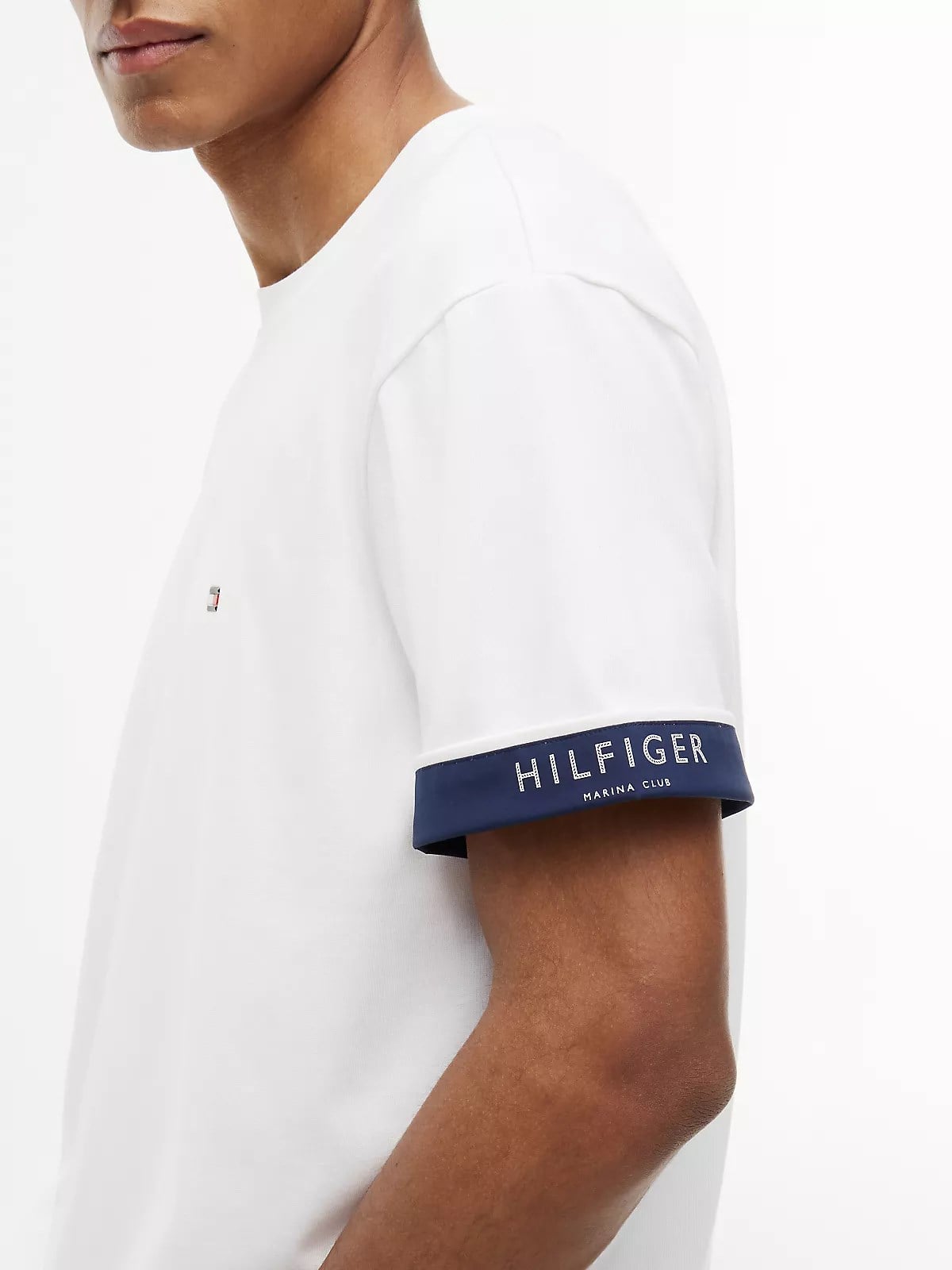 Tommy Hilfiger Tommy Hilfiger Erkek Rahat Kalıp Pamuklu Yuvarlak Yakalı Bayrak Logo Etiketli Kısa Kollu Beyaz T-Shirt MW0MW43203-YBR
