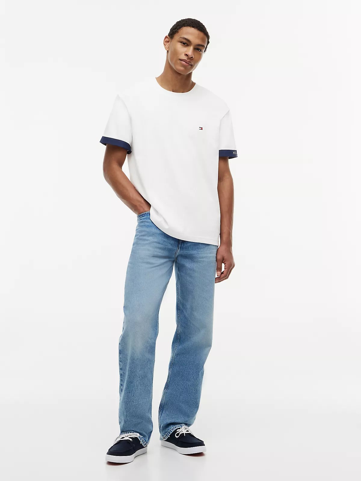 Tommy Hilfiger Tommy Hilfiger Erkek Rahat Kalıp Pamuklu Yuvarlak Yakalı Bayrak Logo Etiketli Kısa Kollu Beyaz T-Shirt MW0MW43203-YBR