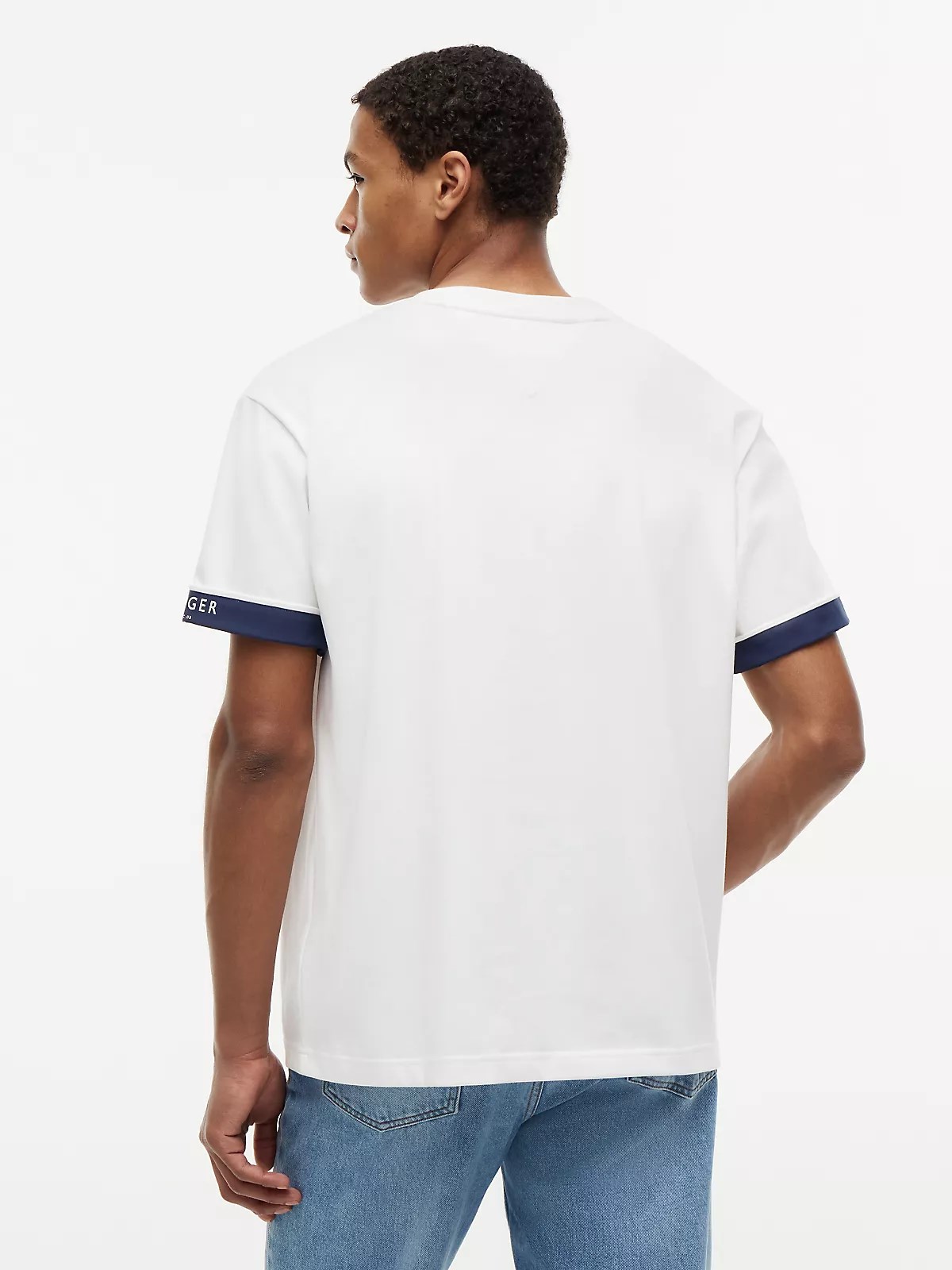 Tommy Hilfiger Tommy Hilfiger Erkek Rahat Kalıp Pamuklu Yuvarlak Yakalı Bayrak Logo Etiketli Kısa Kollu Beyaz T-Shirt MW0MW43203-YBR