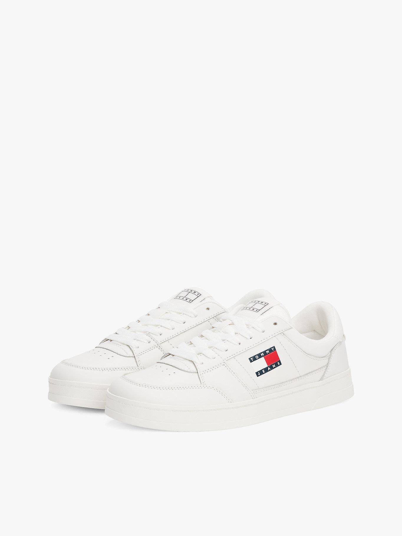 Tommy Hilfiger Tommy Hilfiger Erkek Rahat Düz Taban Nefes Alabilir Üst Yüzeyli Deri Beyaz Sneaker EM0EM01574-YBL